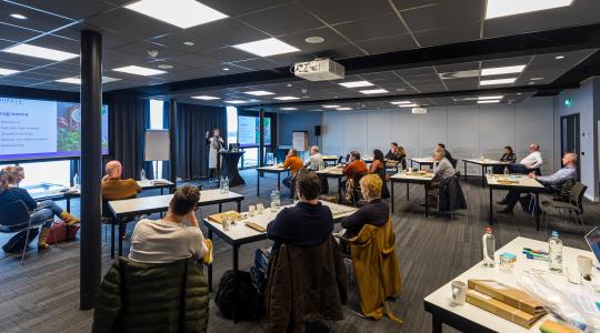 DGAT MC1 zaal
