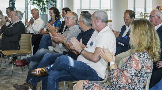 deelnemers in zaal